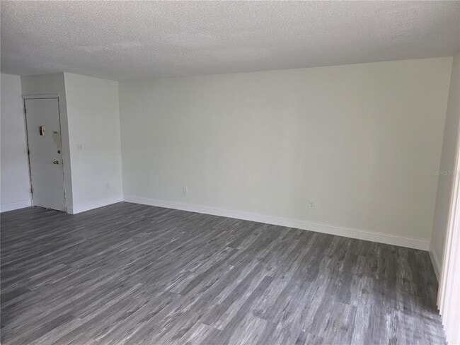Building Photo - 22333 Edgewater Dr
