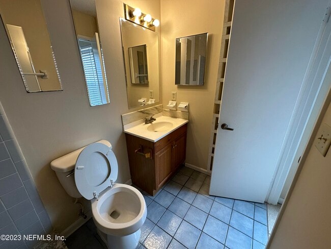 Building Photo - 1127 Cove Landing Dr