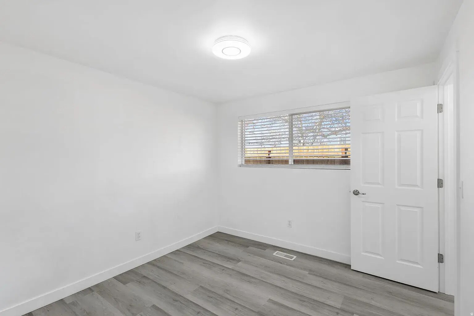 Building Photo - 6876 S 90 E