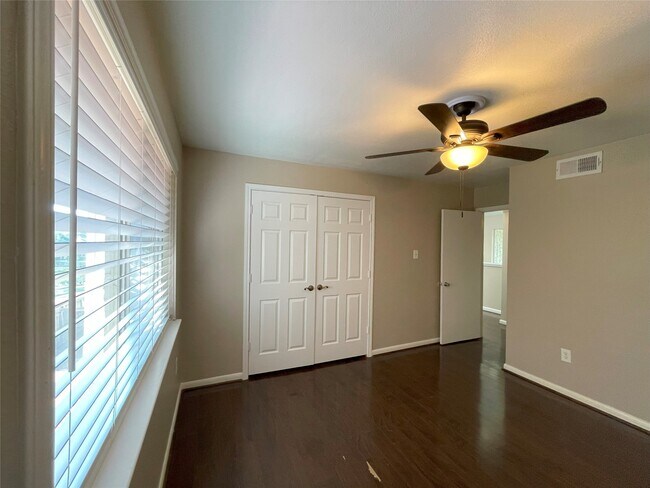 Building Photo - 12315 Glenview Dr