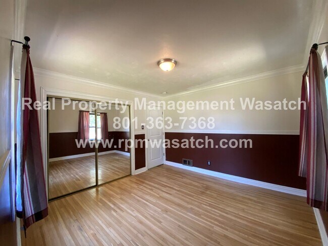 Building Photo - Take a Look at This 4 Bedroom 2 Bathroom H...