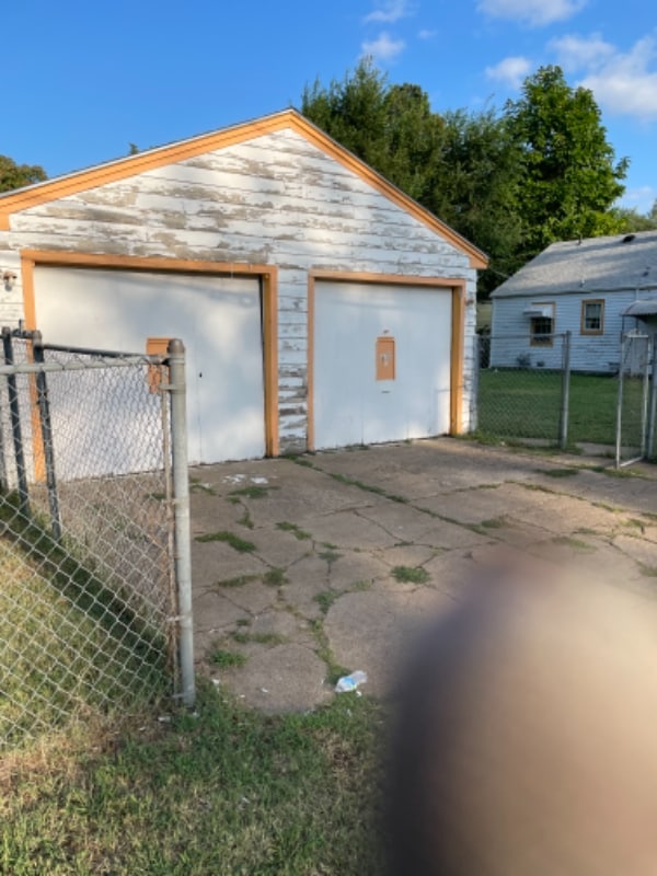 Building Photo - 1804 E 23rd St N