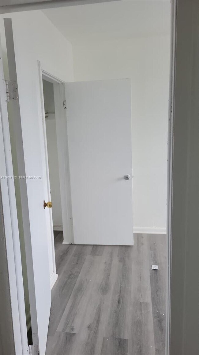 Building Photo - 1406 NW 2nd Ave