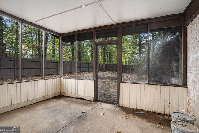 Building Photo - 2610 Golfview Terrace SE