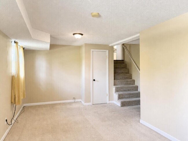 Building Photo - 1606 Lisa Lynn Dr