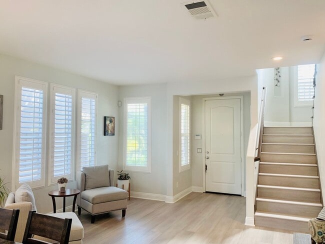 Building Photo - ***GORGEOUS 4BD/2.5BA HOUSE AVAILABLE IN O...