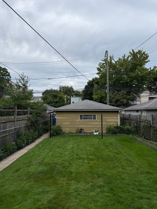 Building Photo - 2448 W Gunnison St