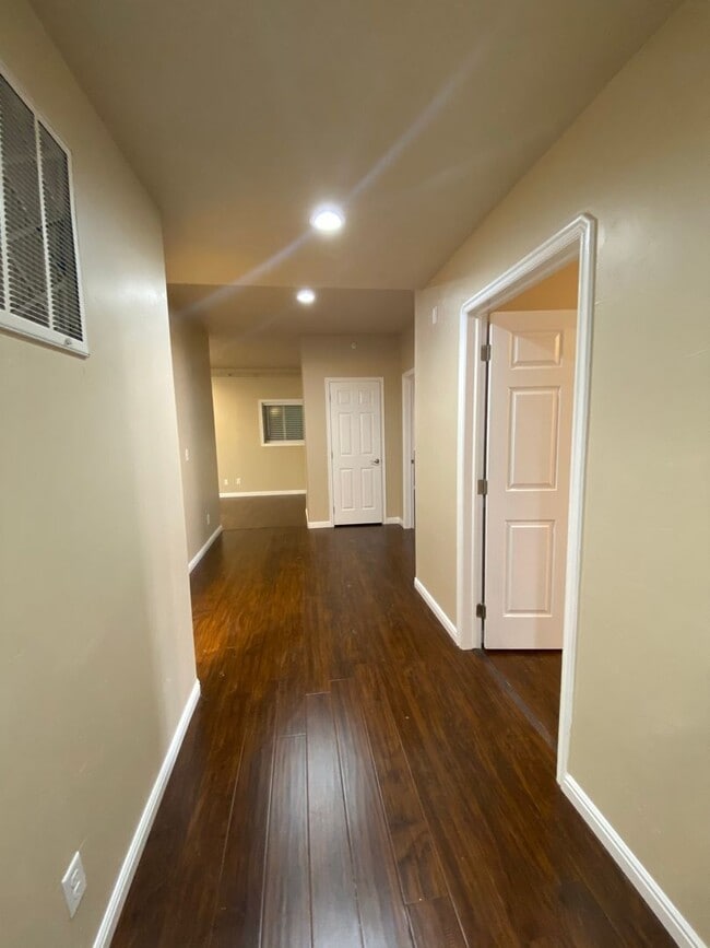 Building Photo - UTILITIES INCLUDED 2 bed 3 bath apartment in Hildale