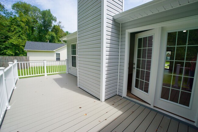 Building Photo - 210 Hayden Pl