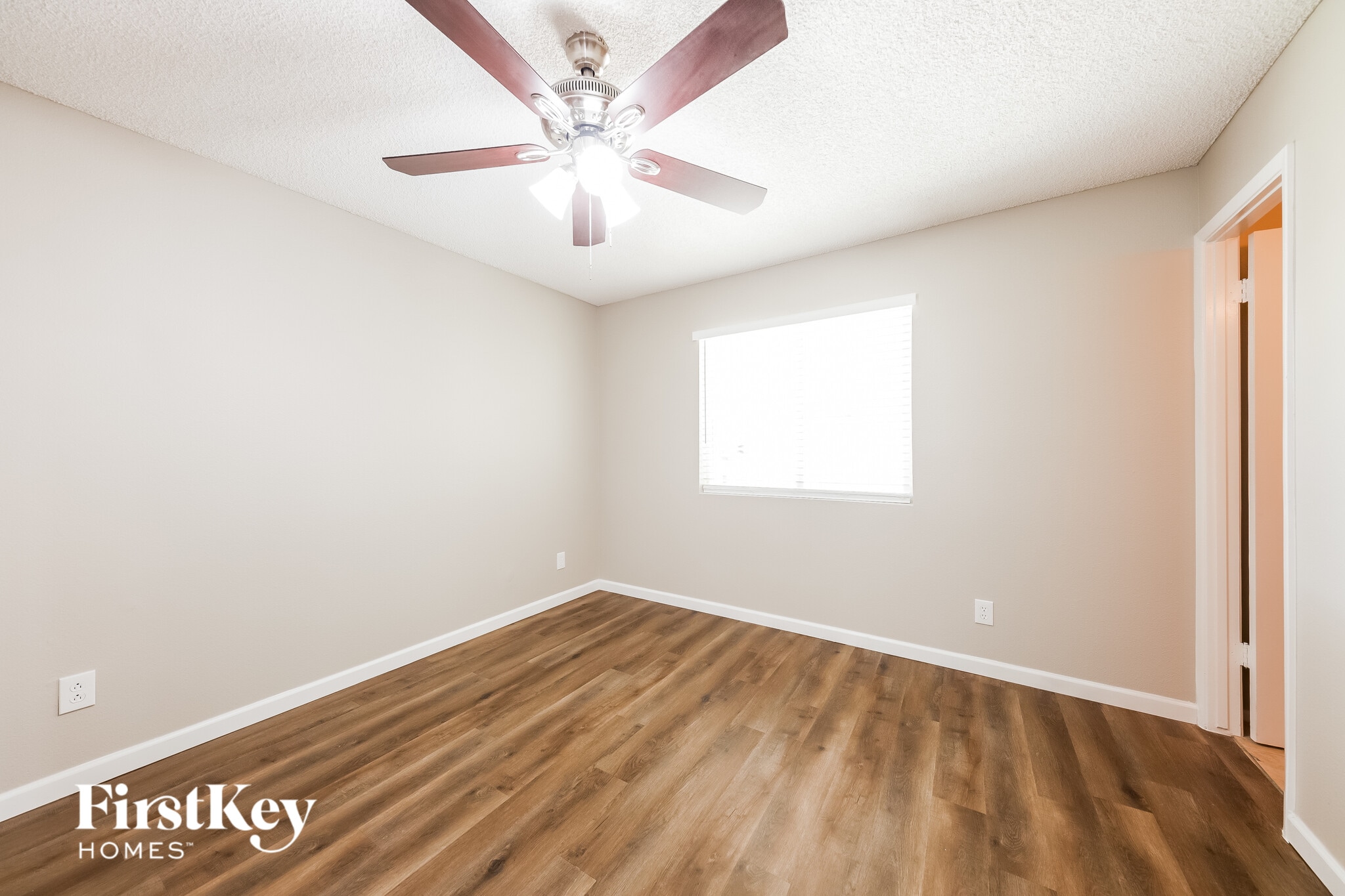 Building Photo - 9914 N 73rd Ave