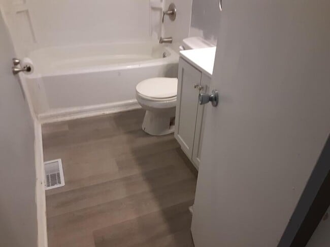 Building Photo - 2947 Lasalle St