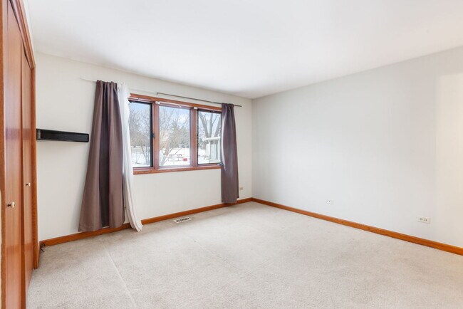 Building Photo - 1632 Poplar Ln