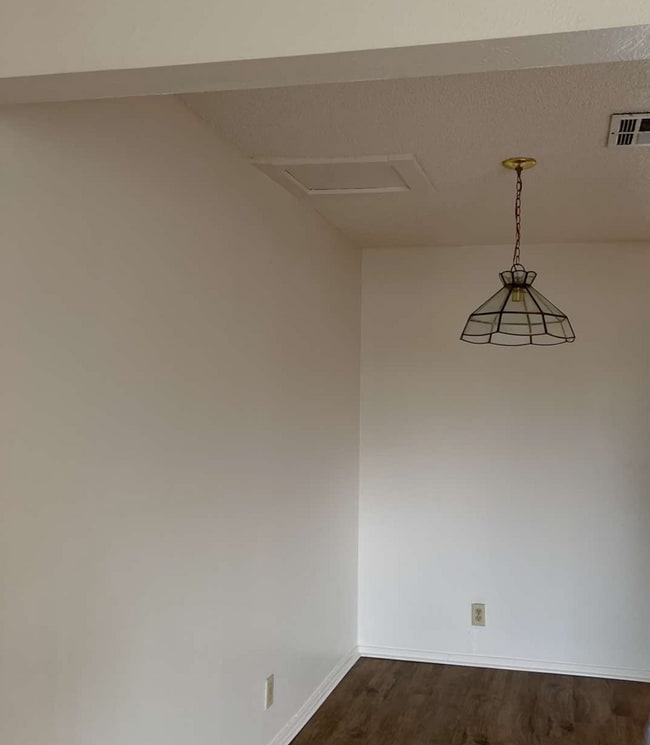 Building Photo - 57 W Elmwood Dr