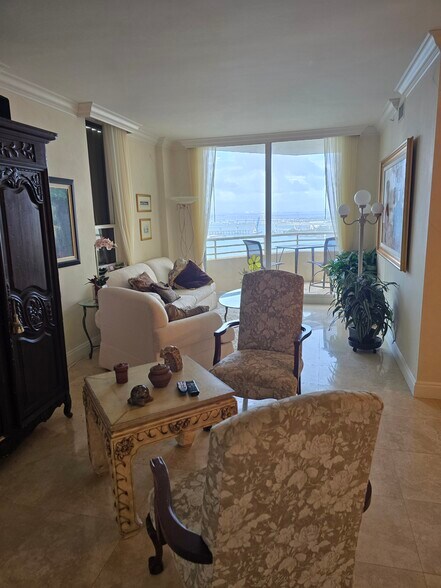 Building Photo - 888 Brickell Key Dr