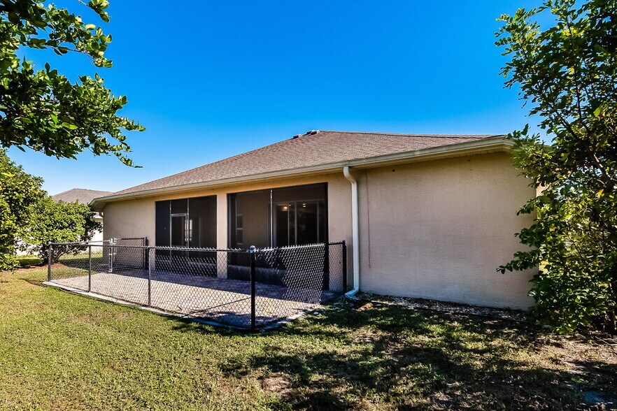 Building Photo - 3027 58th Terrace E