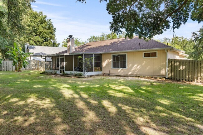 Building Photo - Experience a breezy lifestyle in the convenient Eagle Point subdivision!
