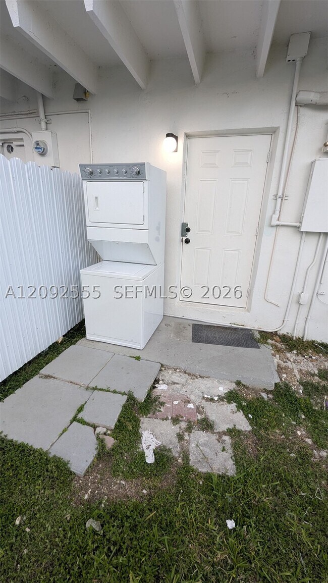 Building Photo - 26700 SW 138th Ave
