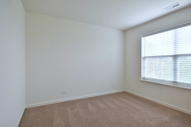 Building Photo - 147 Birch Ln