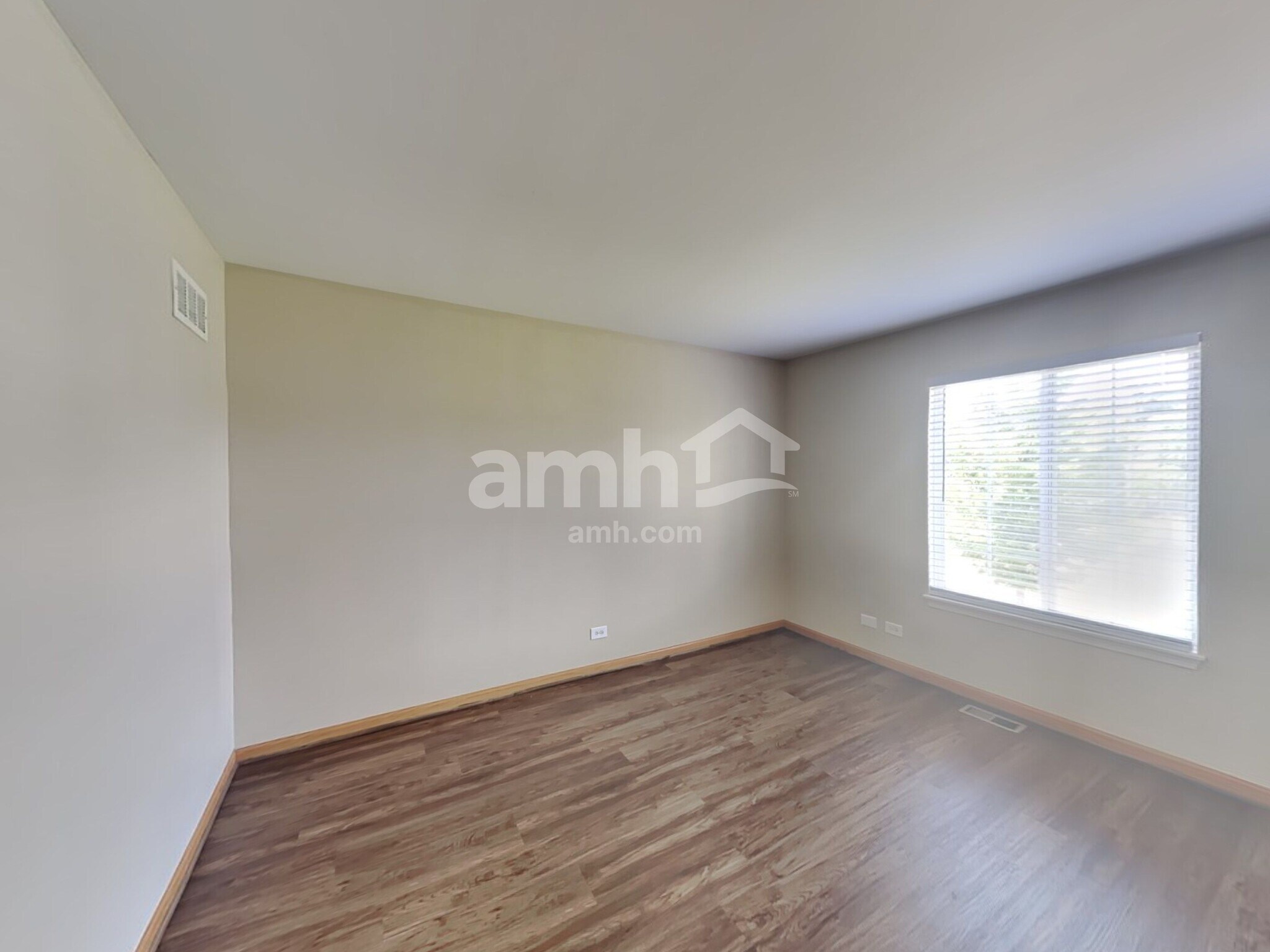 Building Photo - 1007 Angelica Cir