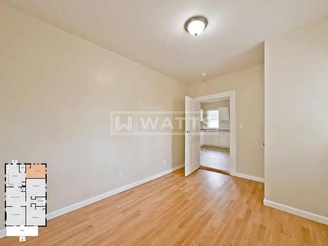 Building Photo - 3-Bedroom House in East Lake.