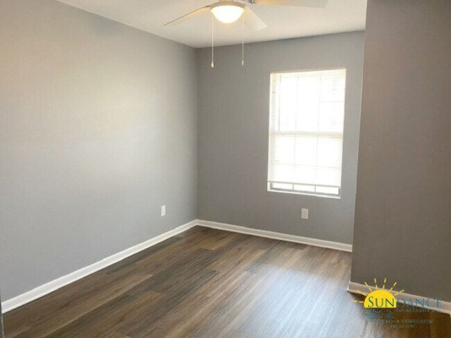 Building Photo - Great 2 Bedroom Unit in Gulf Breeze!