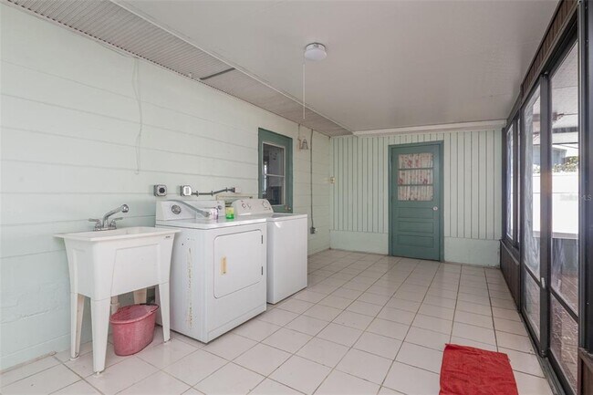 Building Photo - 11343 87th Ave