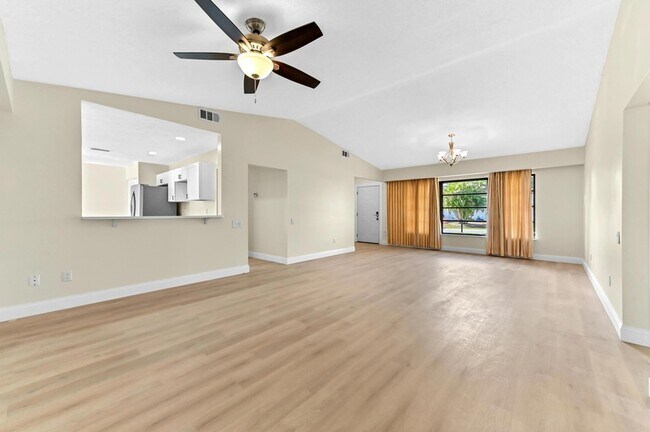 Building Photo - 571 SE Anchor Ln