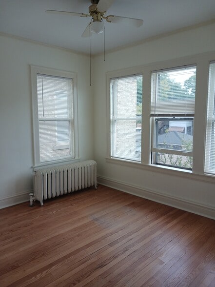 Building Photo - 5727 N Washtenaw Ave