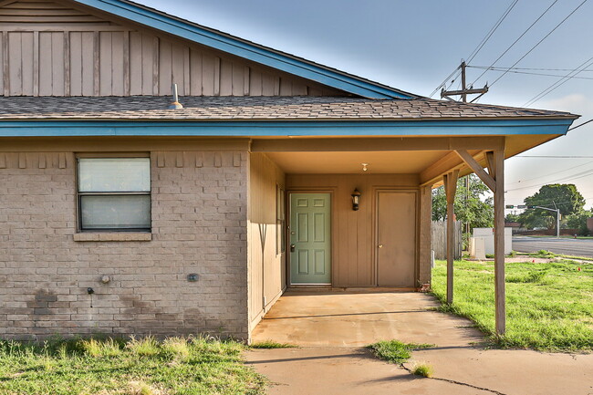 Building Photo - 2/2 in Frenship Schools. LOCATION! 1/2 off first months rent!
