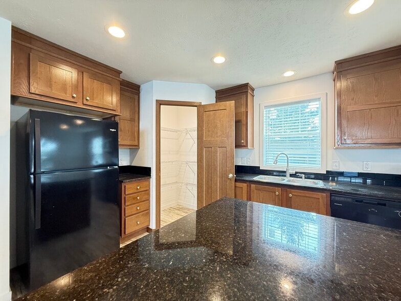 Building Photo - 2018 Lark Ln NW