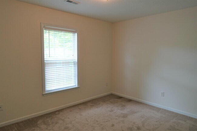 Building Photo - 103 Middlehouse Way