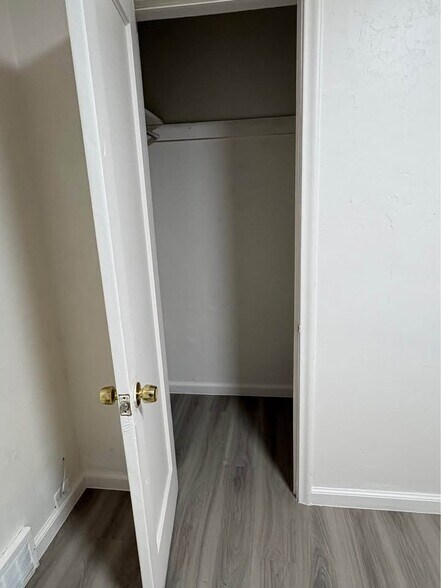 Closet - 327 8th St