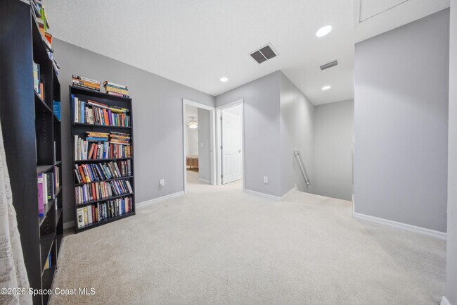 Building Photo - 2039 Tullagee Ave