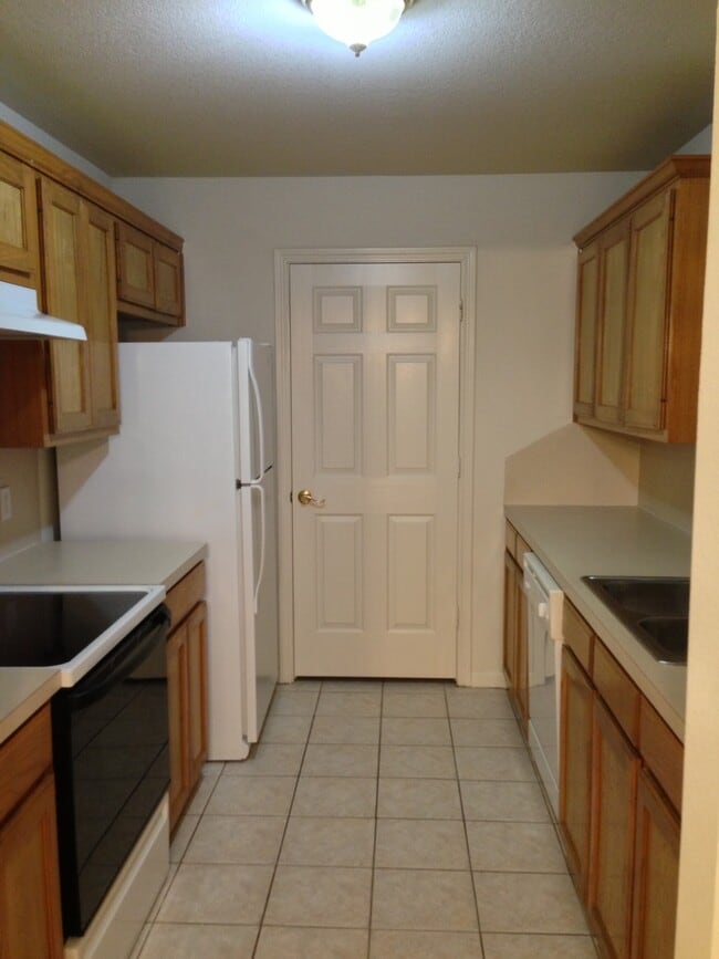 Building Photo - Duplex