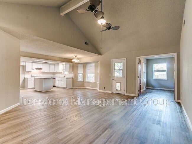 Building Photo - 12013 S Gum Ave