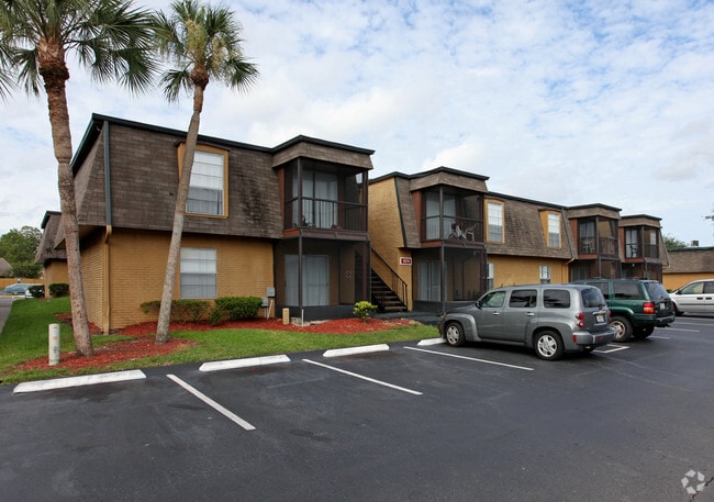 Building Photo - Villas at Pinecrest
