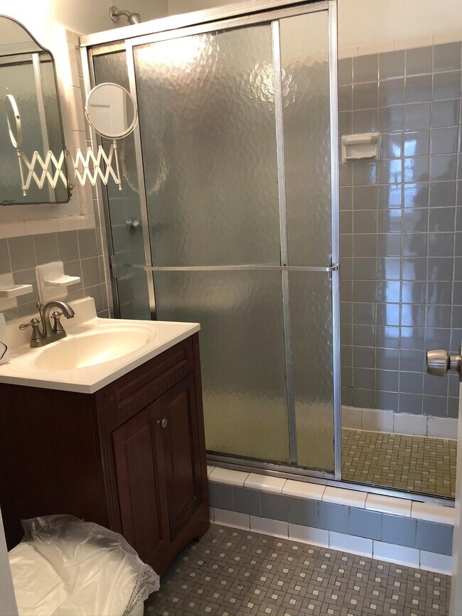 Building Photo - 10025 Queens Blvd