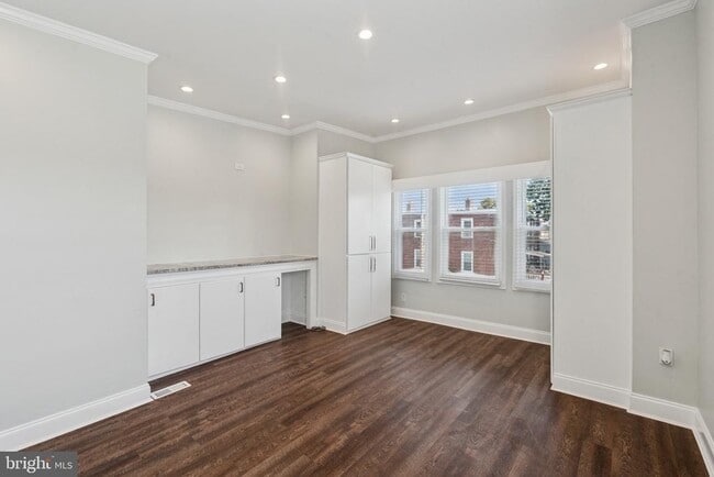 Building Photo - 534 Benner St