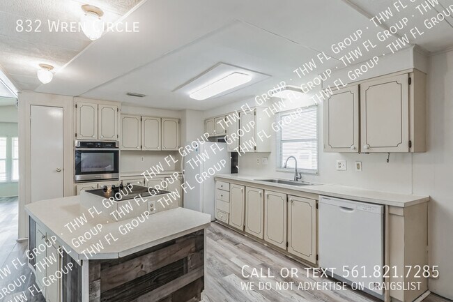 Building Photo - 832 Wren Cir