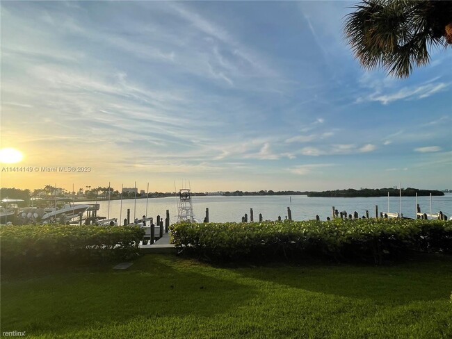 Building Photo - 2 br, 2 bath Condo - 12000 N Bayshore Dr A...