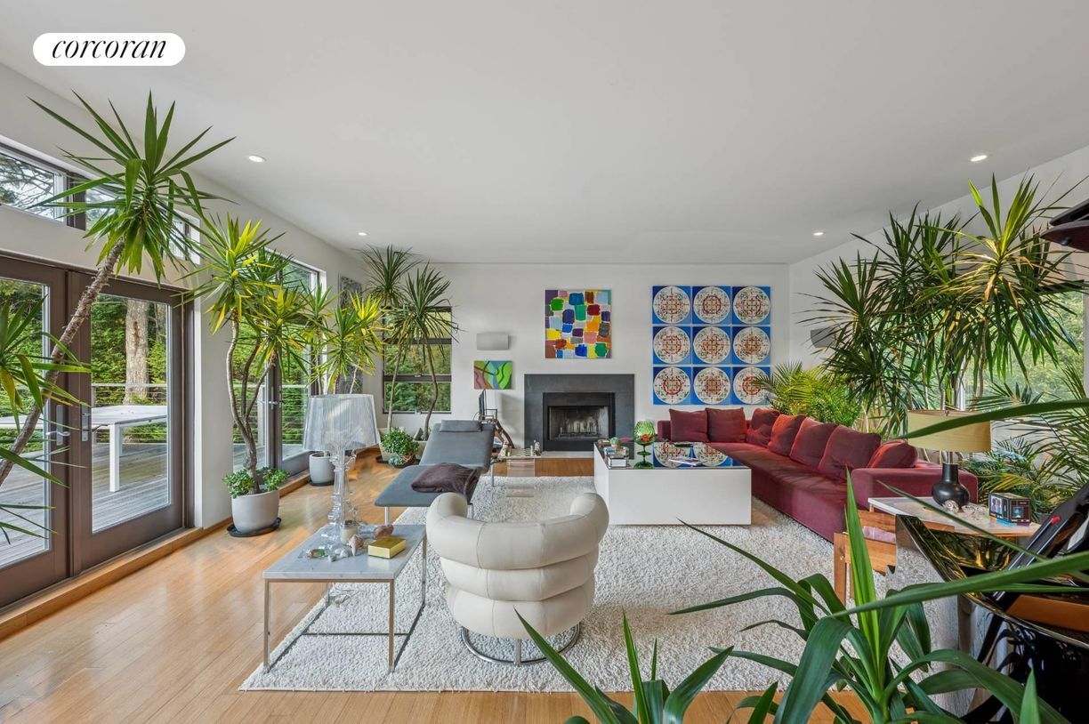 Building Photo - 10 Three Mile Harbor Hog Creek Rd