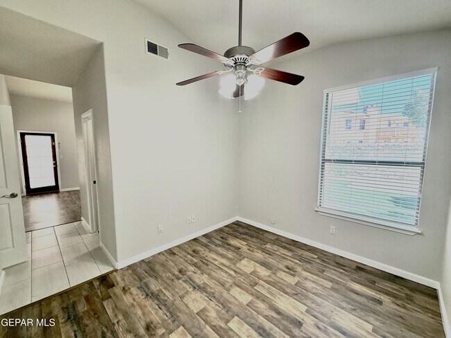 Building Photo - 12749 Tierra Salas Dr