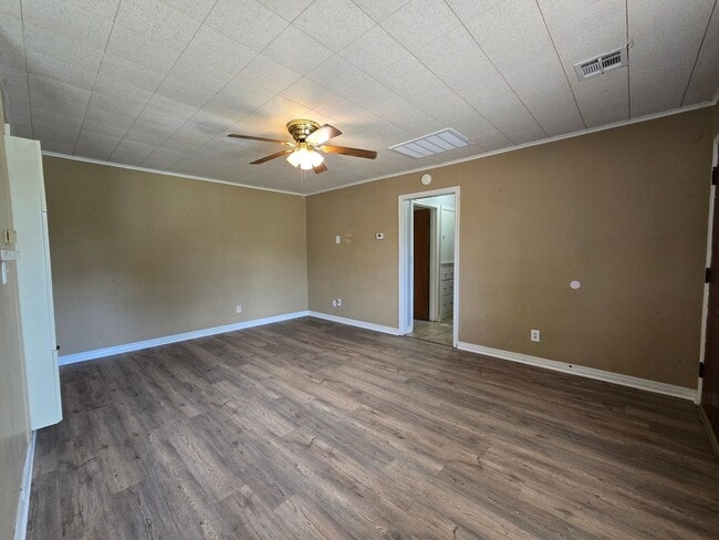 Building Photo - Cute 2 bedroom home near OBU