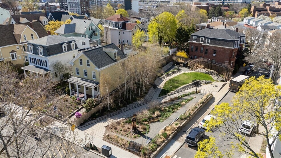 Building Photo - 44 Pearl St