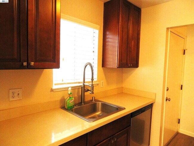 Building Photo - 1731 Ellis St