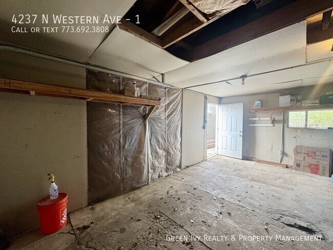 Building Photo - 4237 N Western Ave