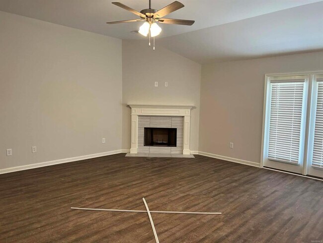 Building Photo - 750 Park Ln