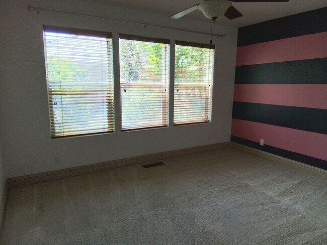 Building Photo - High Desert Home