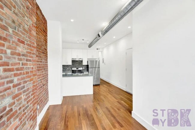 Building Photo - 3 bedroom in Brooklyn NY 11233