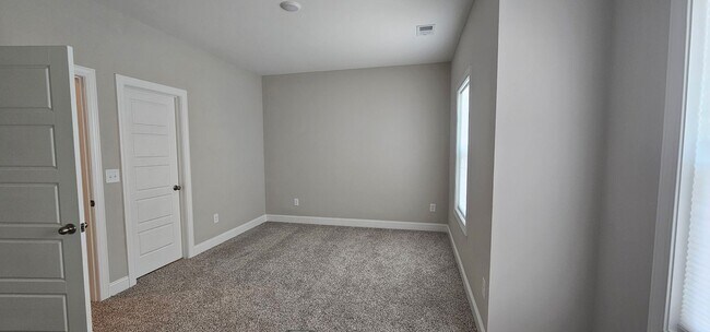 Building Photo - BRAND NEW! Lebanon Home For Lease